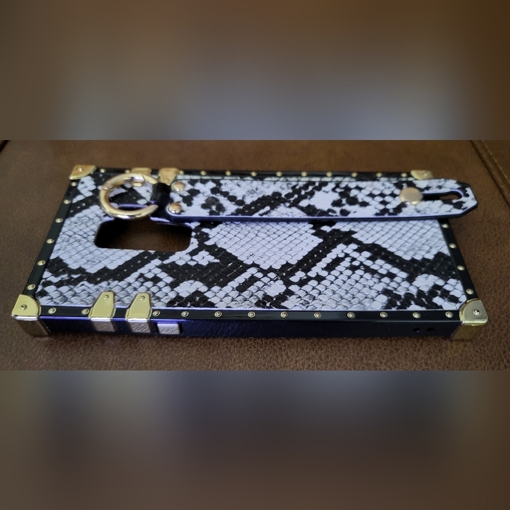 S9+ Snakeskin Heavy Duty Protection Cell Case with Hand Holder. Very Nice NWOT - Picture 3 of 3